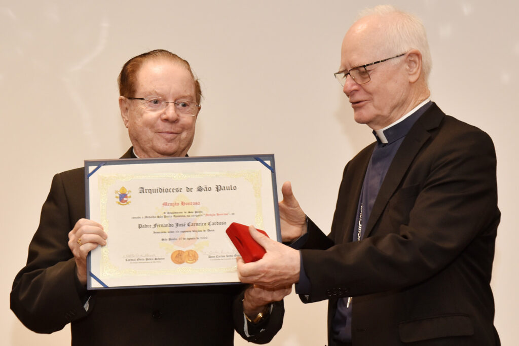 Medalha São Paulo Apóstolo é entregue aos que colaboram com a missão evangelizadora na cidade