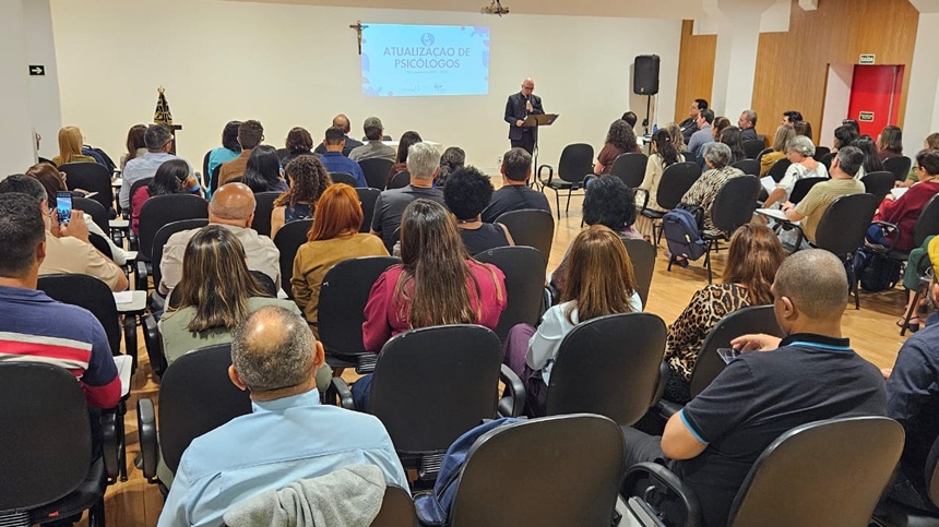 Psicólogos que atuam no processo de formação presbiteral refletem sobre redes sociais e saúde mental - Jornal O São Paulo