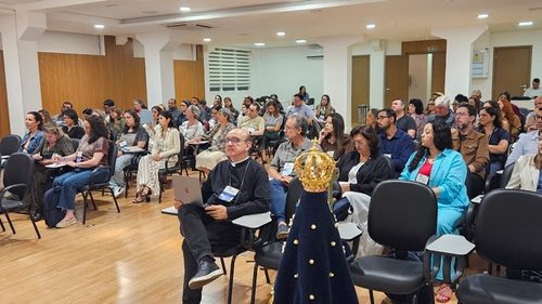 Psicólogos que atuam no processo de formação presbiteral refletem sobre redes sociais e saúde mental - Jornal O São Paulo