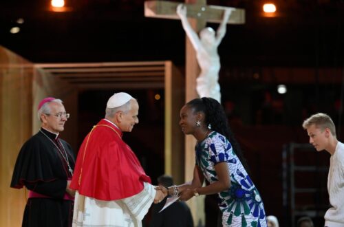 Papa em diálogo com os jovens: não tenham medo, Deus nunca é indiferente!