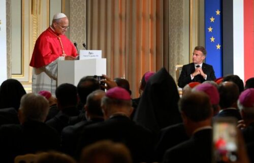 Papa: Que a França permaneça uma defensora da paz e do multilateralismo