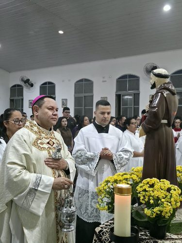 Dom Cícero preside missa com crismas e festas de padroeiros na Região Belém - Jornal O São Paulo