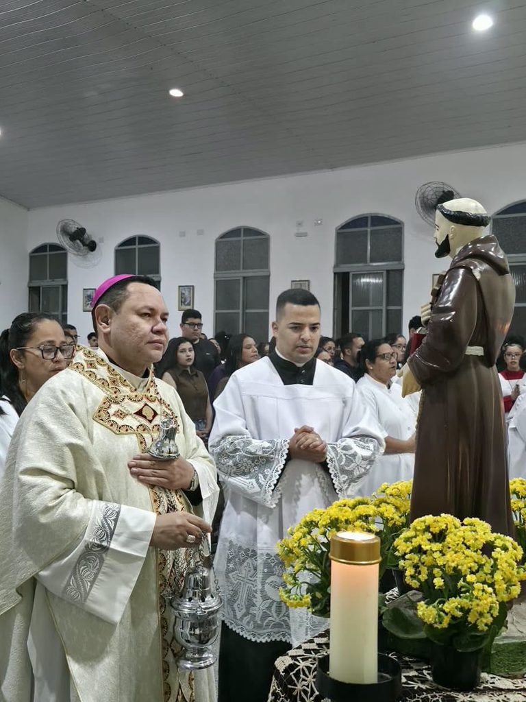 Dom Cícero preside missa com crismas e festas de padroeiros na Região Belém - Jornal O São Paulo