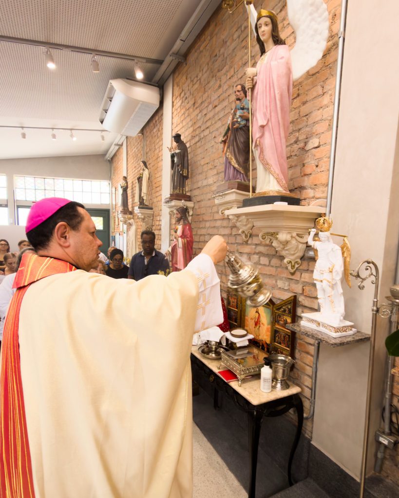 Dom Cícero preside missa com crismas e festas de padroeiros na Região Belém - Jornal O São Paulo