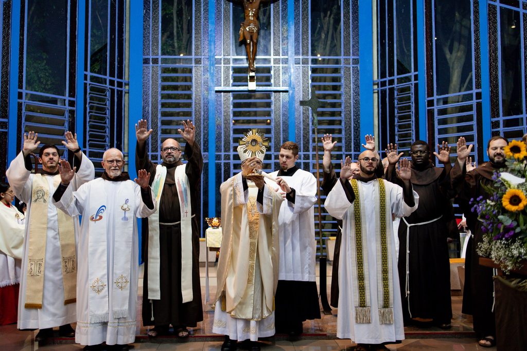 Na Brasilândia, semana é marcada por celebrações a São Francisco e crisma de 215 pessoas - Jornal O São Paulo