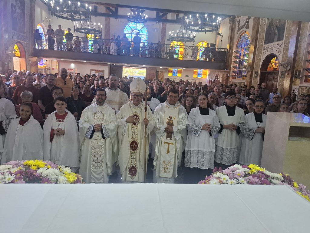 Na Região Lapa, Dom Edilson preside missas com crismas e celebrações de São Francisco - Jornal O São Paulo