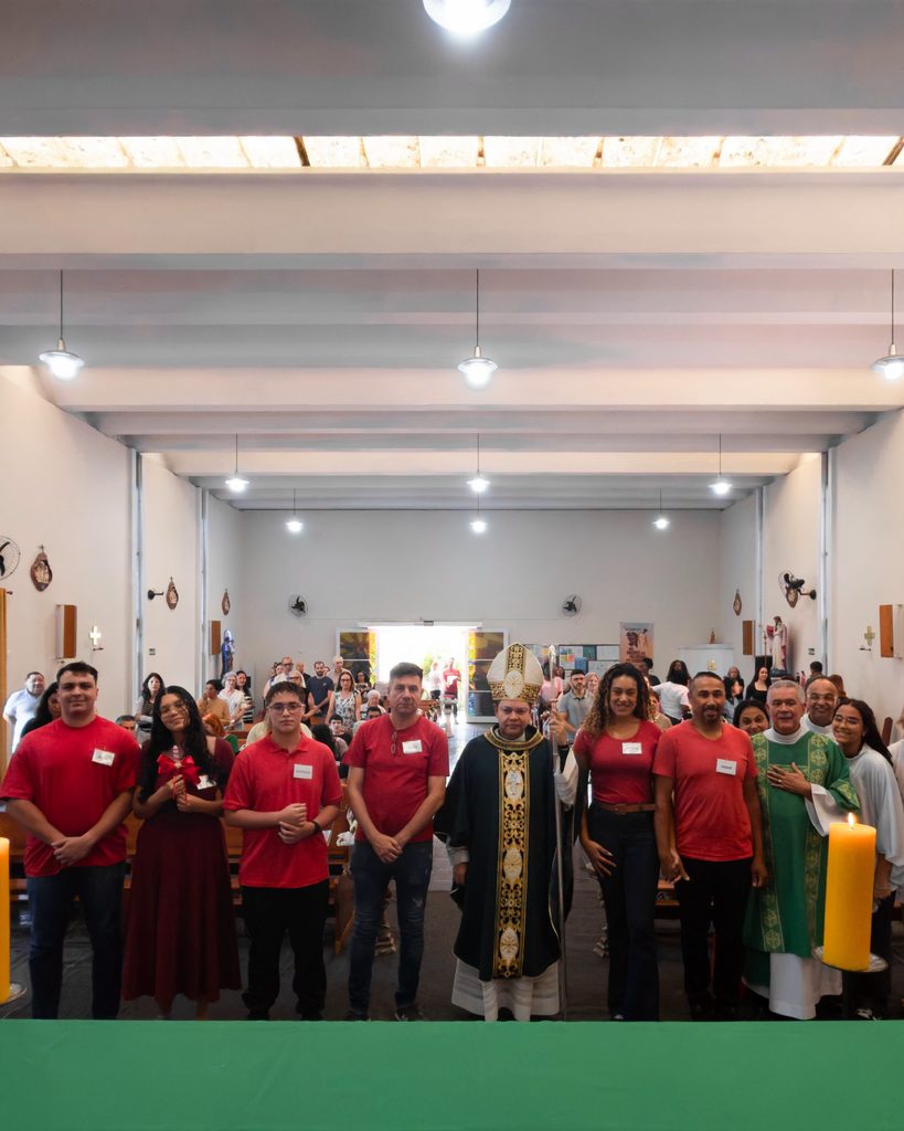 Dom Cícero confere o sacramento da Crisma a 224 pessoas na Região Belém - Jornal O São Paulo