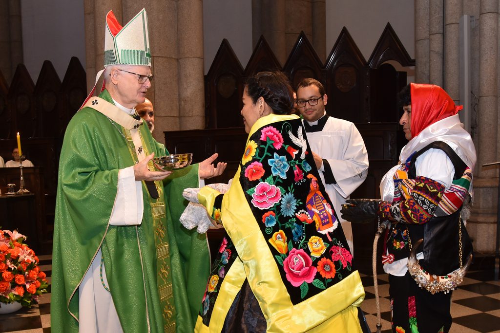 Comunidade peruana em São Paulo festeja o Senhor dos Milagres na Catedral da Sé