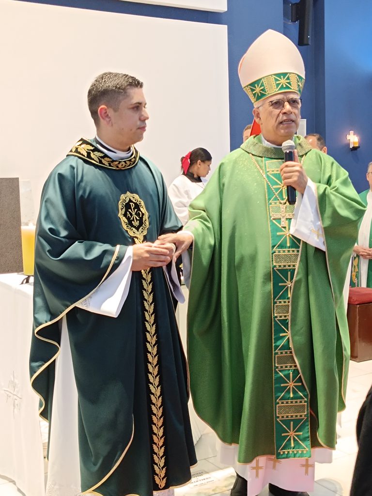 Na Brasilândia, Dom Carlos Silva dá posse a administrador paroquial e preside missa com Crisma - Jornal O São Paulo