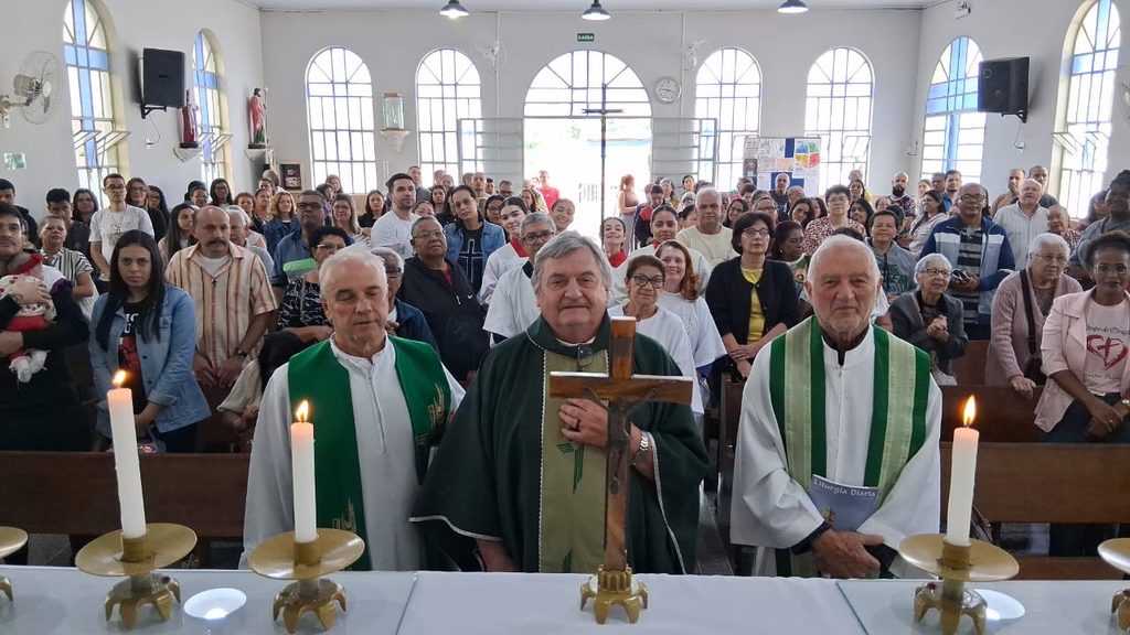 Na Brasilândia, Dom Carlos Silva dá posse a administrador paroquial e preside missa com Crisma - Jornal O São Paulo
