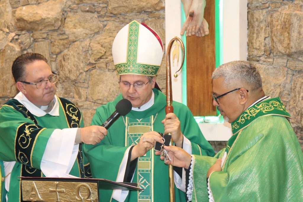 Em missas na Região Santana, Dom Márcio confere o sacramento da Crisma e dá posse a pároco - Jornal O São Paulo