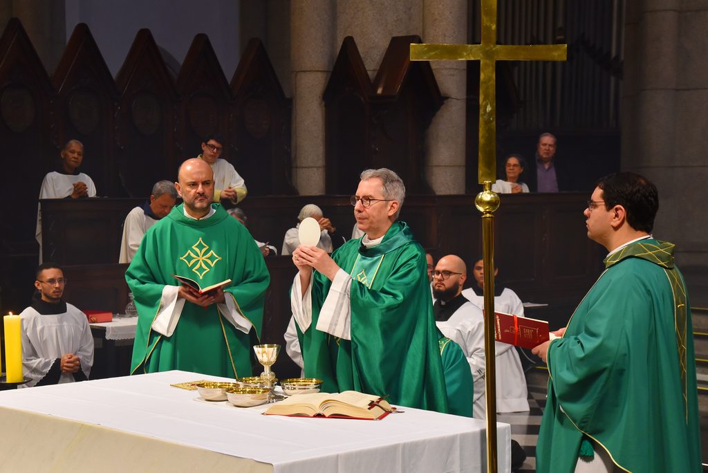 Padre Álvaro Moreira toma posse como Cura Auxiliar da Catedral da Sé - Jornal O São Paulo