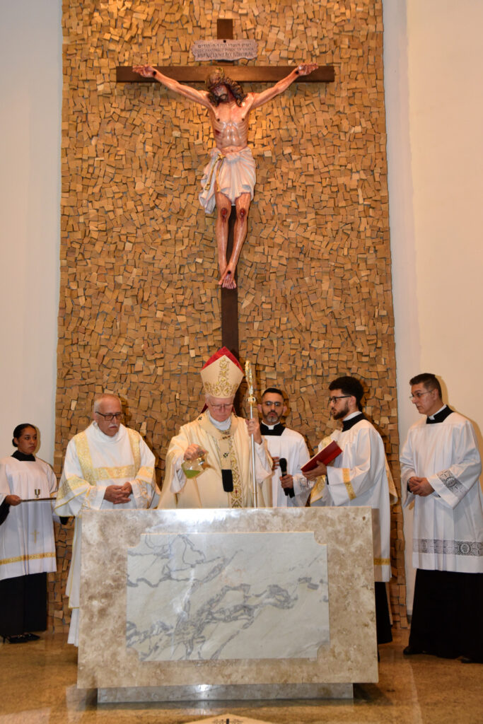 Dom Odilo dedica a igreja matriz da Paróquia Rainha Santa Isabel