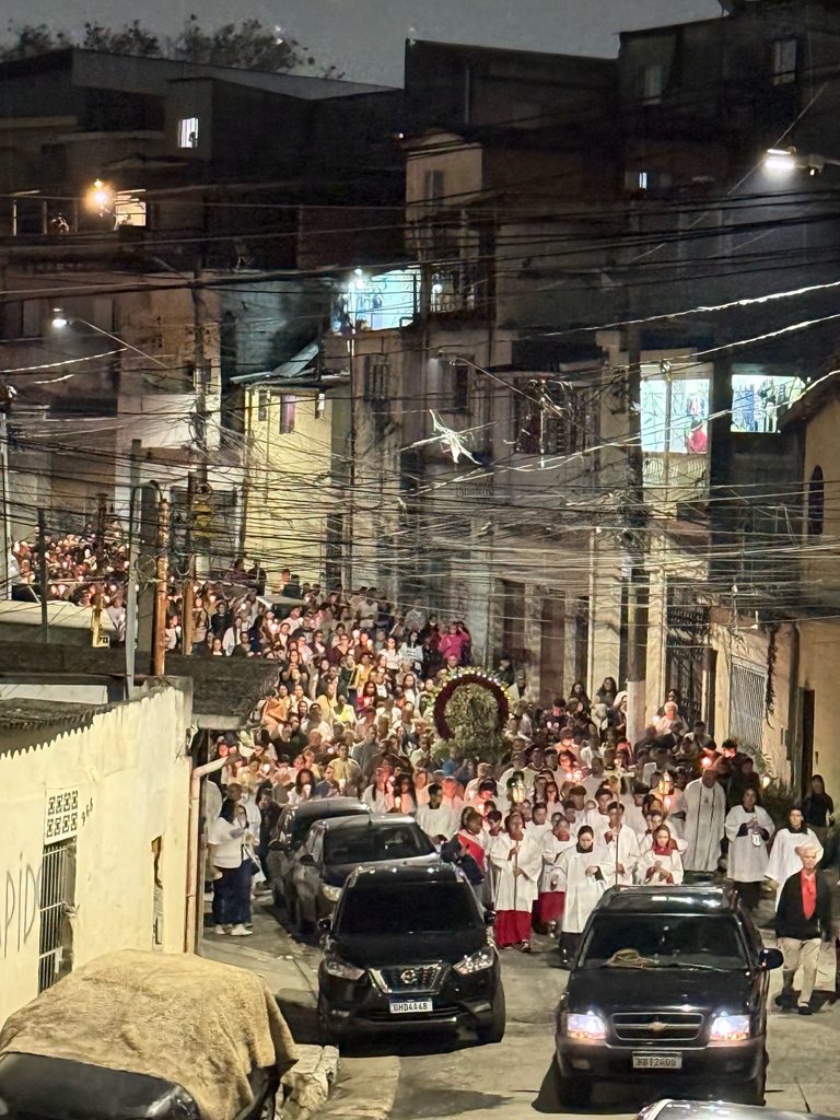 Na Vila Zatt, Dom Carlos Silva celebra o dia de Nossa Senhora Aparecida - Jornal O São Paulo