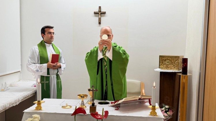 Papa celebra missa no hospital: exames confirmam melhora constante da saúde - Jornal O São Paulo