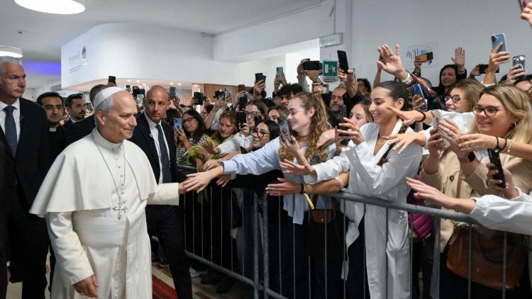 Papa recebe o carinho de todos no Gemelli: “estamos com você, vença esta batalha!” - Jornal O São Paulo