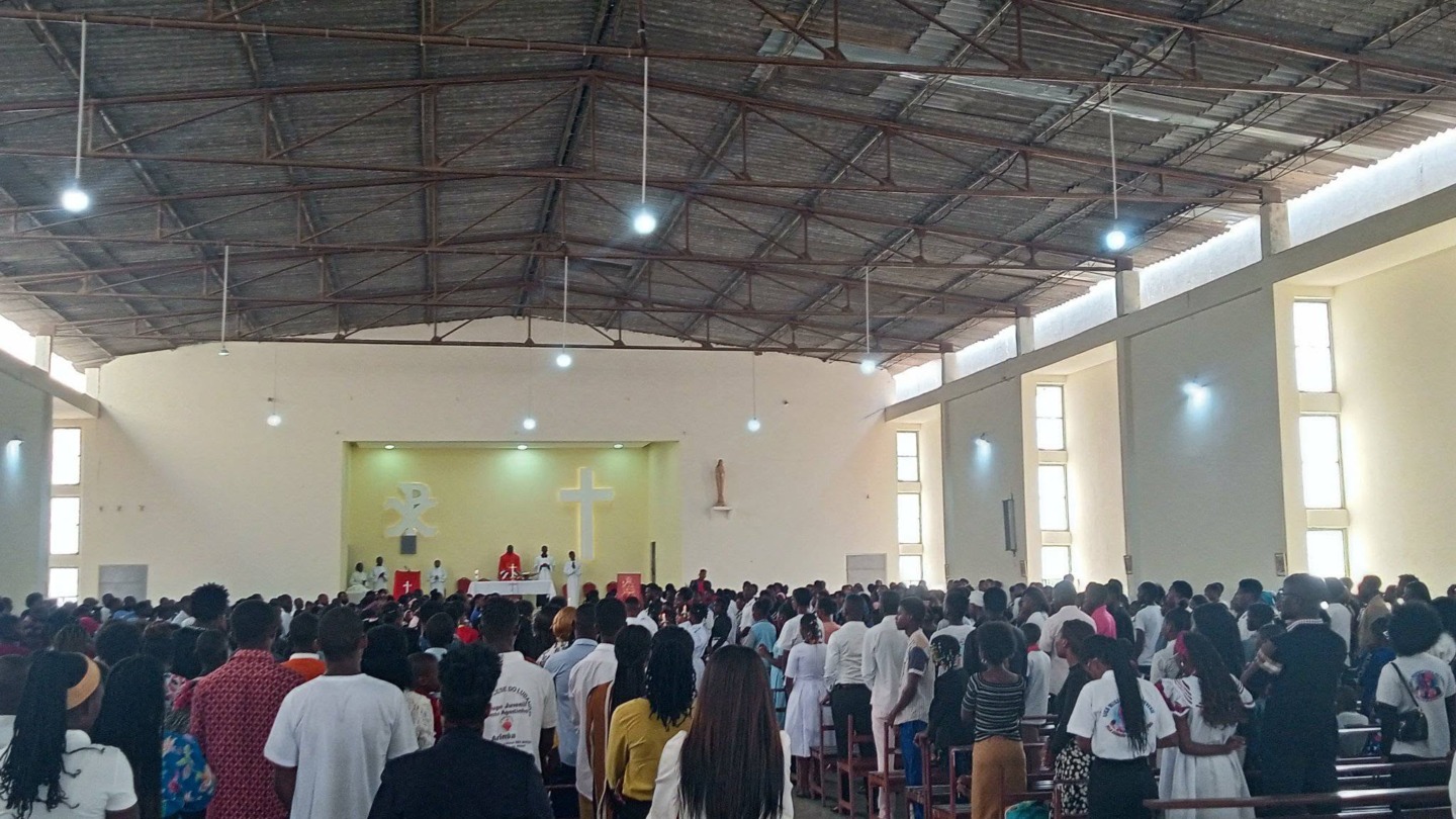 Em Angola, crismados são convidados a participar da missão da Igreja - Jornal O São Paulo