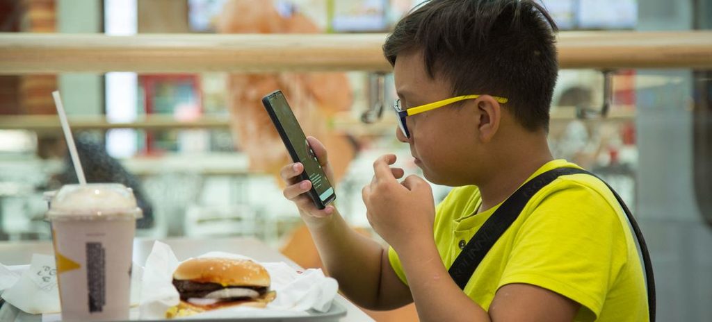 OMS lança primeiro guia para enfrentar aumento da obesidade em crianças e jovens